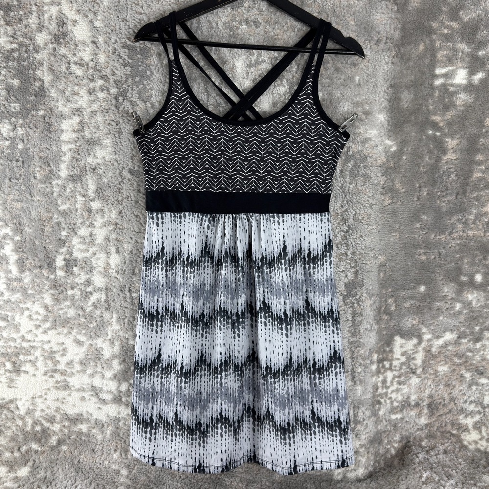 Tehama Size M Abstract Striped Scoop Neck Fit Flared Dress Mini Black Sleeveless